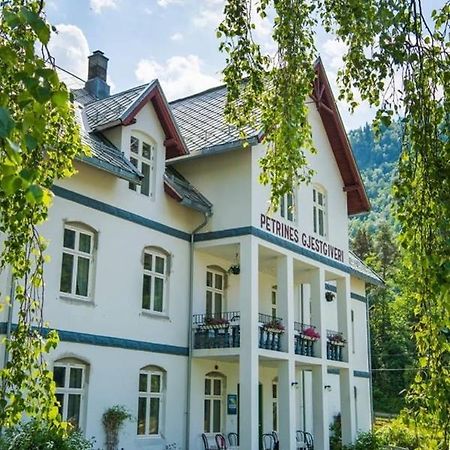 Petrines Gjestgiveri Norddal Zewnętrze zdjęcie